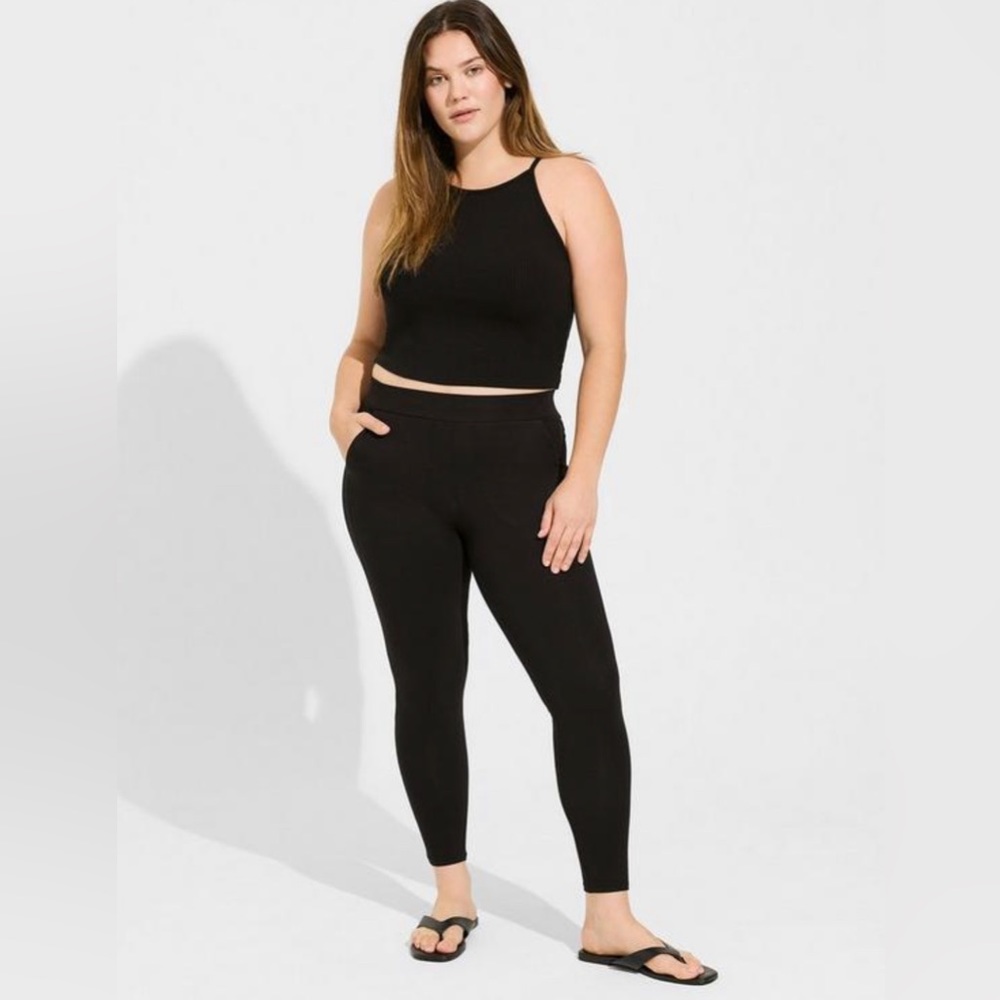 Torrid High-Rise Black Leggings With Pockets Size 3
